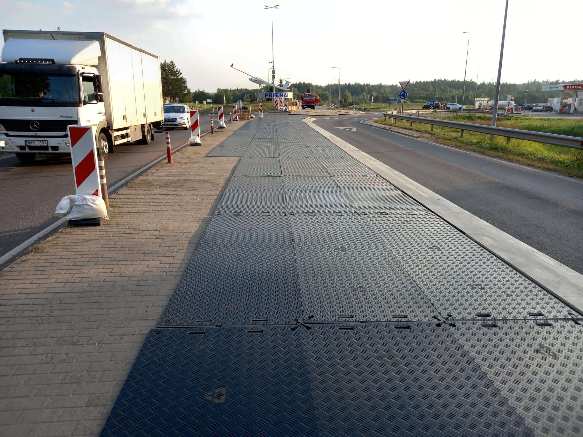 Mobil útlemez – autópálya-építés