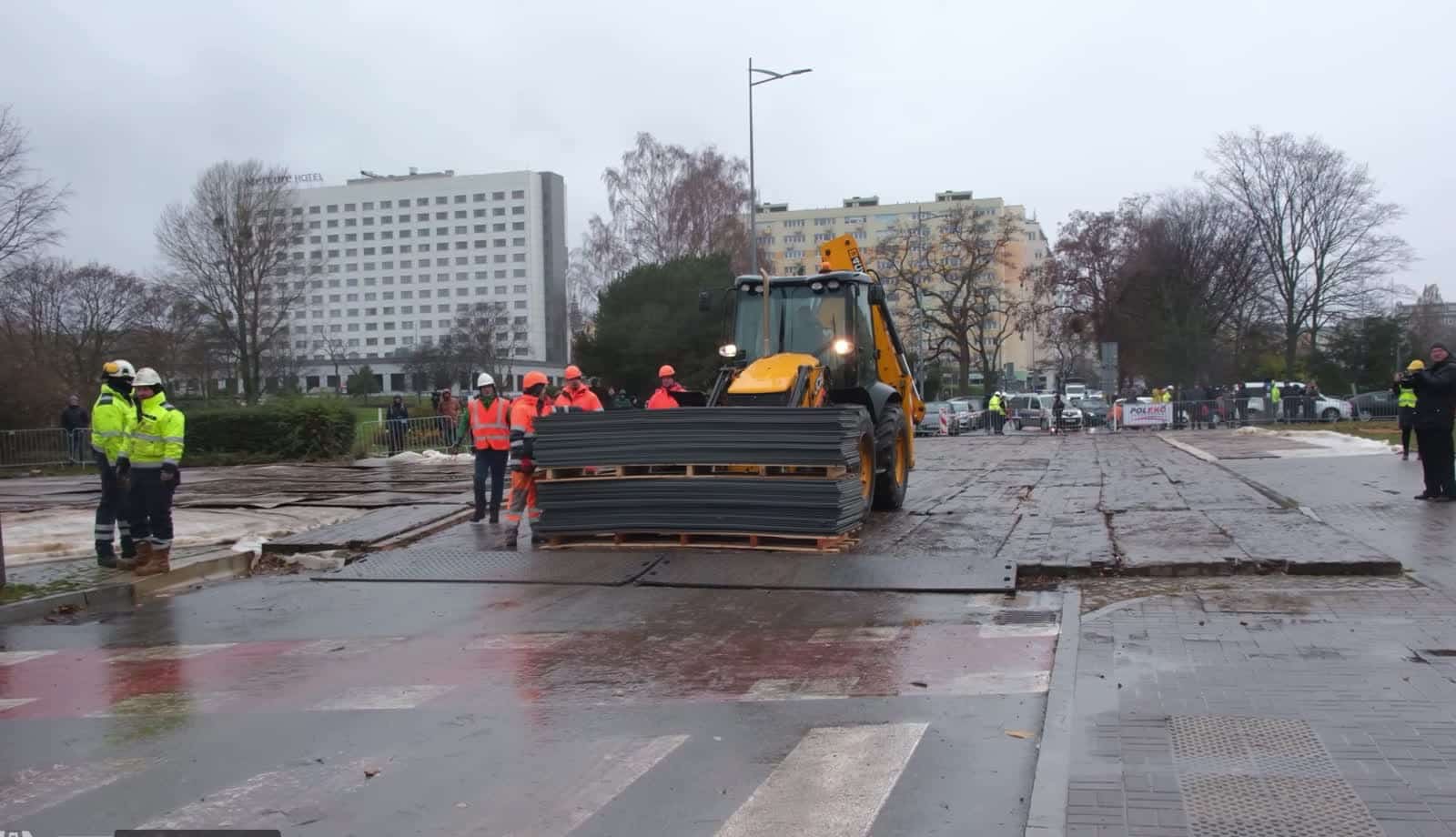 Mobil útlemezek nagy munkagépek alatt