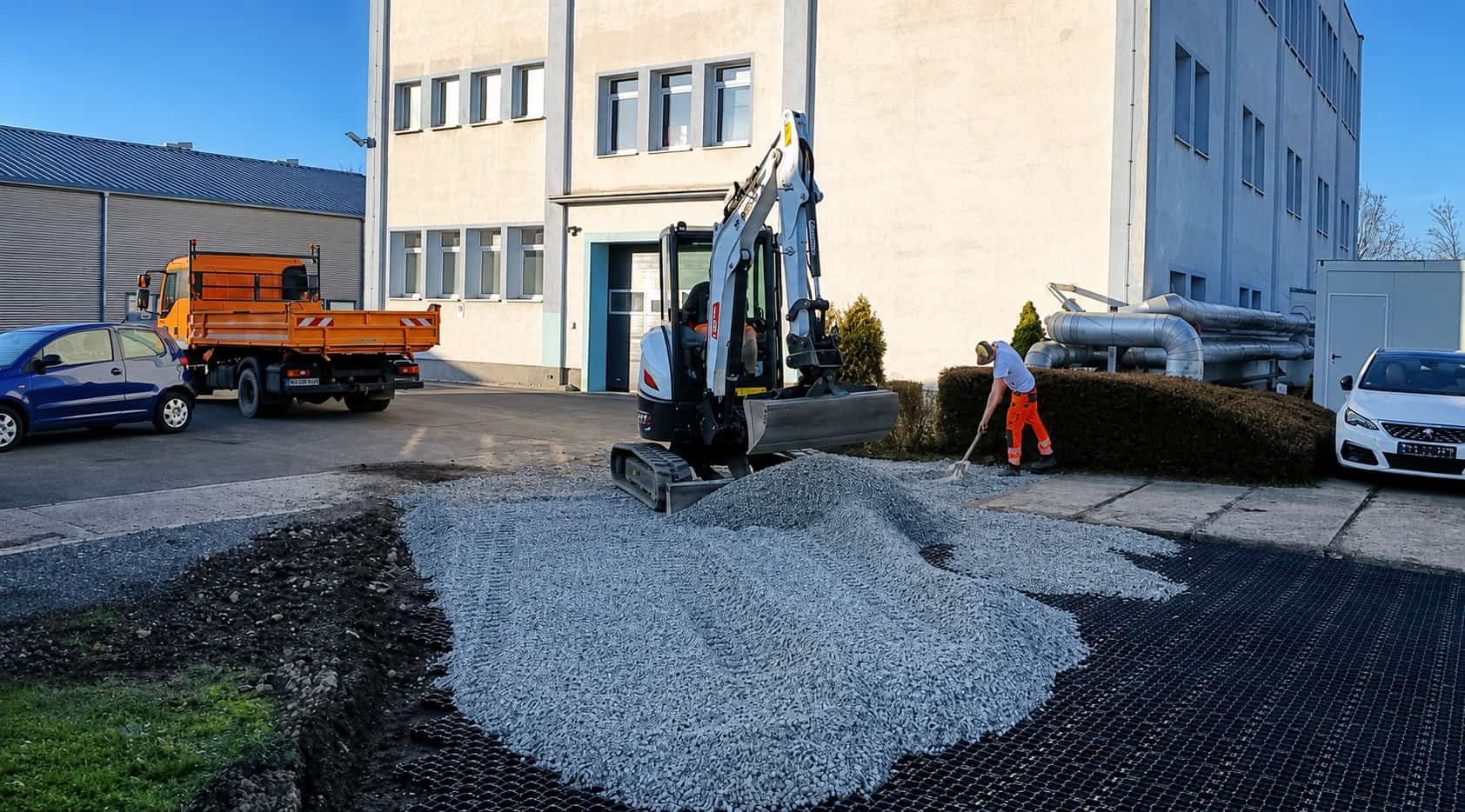 Georács feltöltése zúzottkővel ipari területen